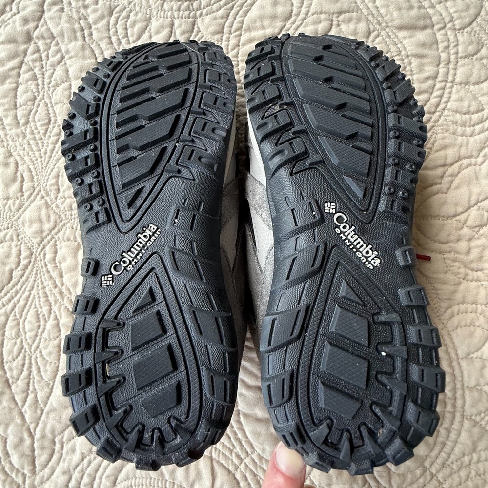 Columbia Redmond Waterproof Hiking Shoe Grey Black Red Youth Size 5 BY2857 - Picture 6 of 6